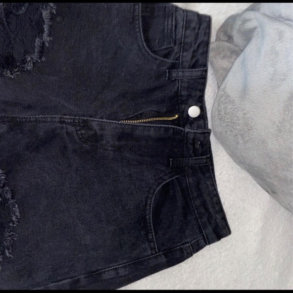 Ripped black jeans - Picture 3 of 3